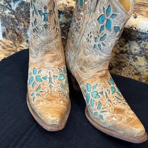CORRAL  distressed boots
